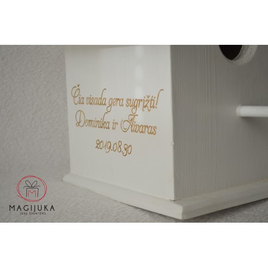 Graviruotas inkilas baltas "Namelis"