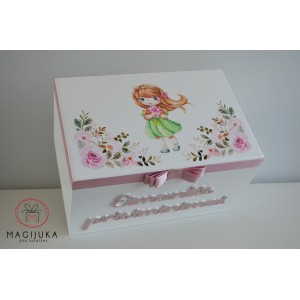 Krikštadėžė "Mergaitė tarp gėlių"