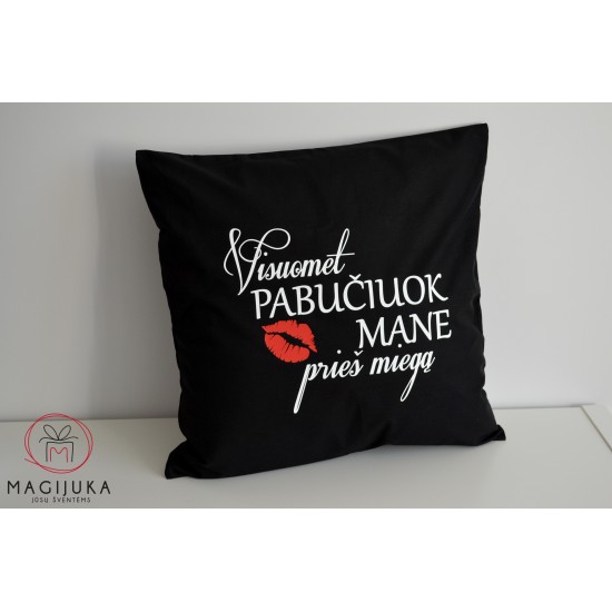Dekoratyvinė pagalvėlė "Pabučiuok mane"