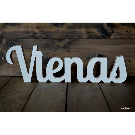 Pastatomas medinis užrašas "Vienas"