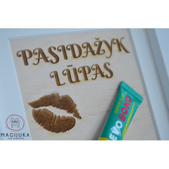 Šmaikštus rėmelis "Pasidažyk lūpas"